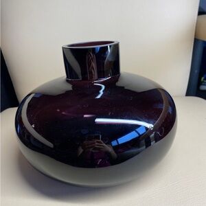 Torre & tagus bolo Purple amethyst glass vase Round